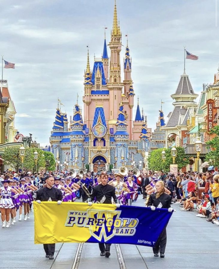 Pure Gold Band Visits the House of Mouse