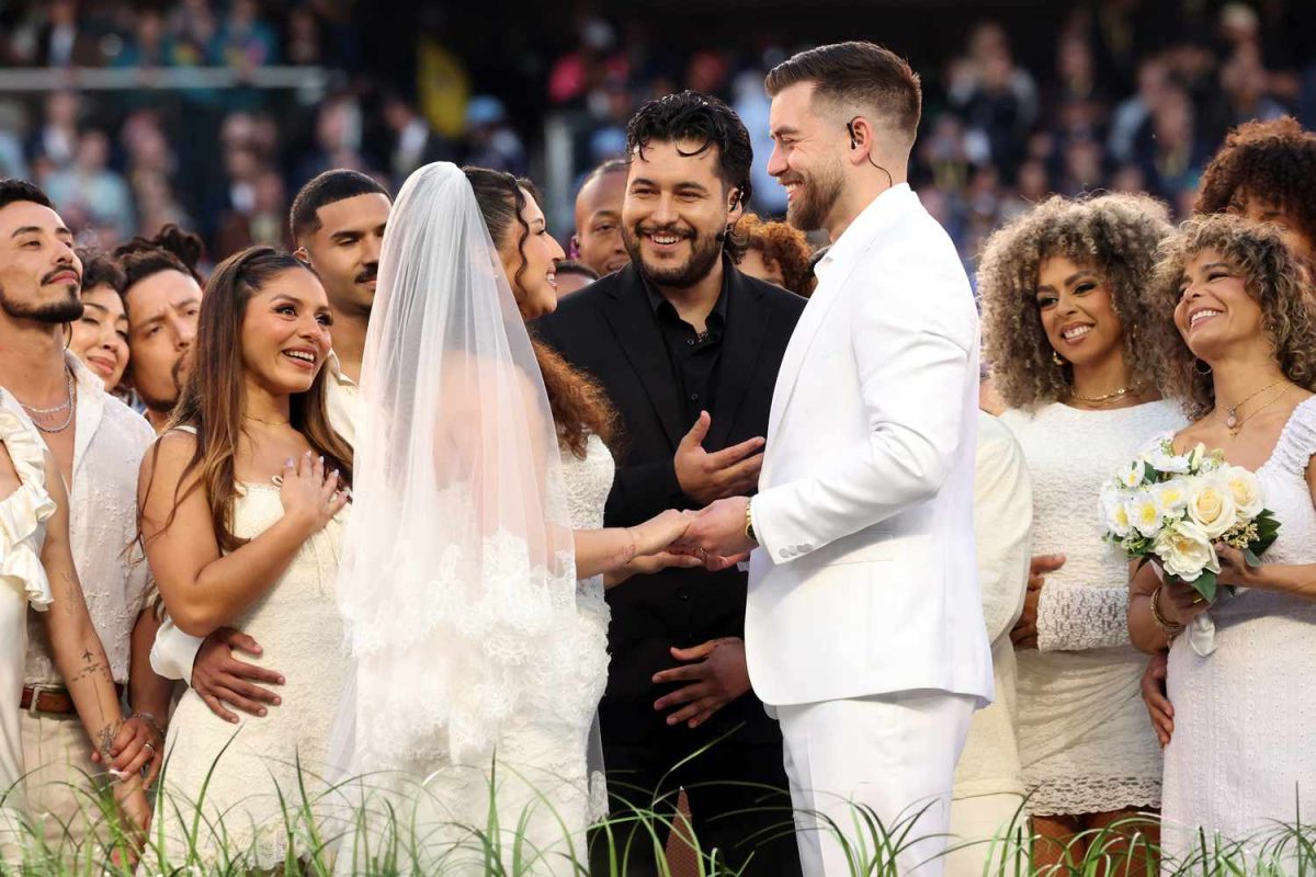 Thomas Wolter and Eleisa Aparico during the marriage process